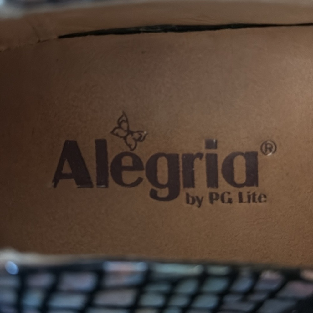 Alegria Irrdescent Mary Jane Clog, EUC, Size 39 - Picture 6 of 6